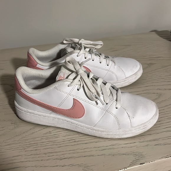Nike Shoes - Nike Court Royale 2